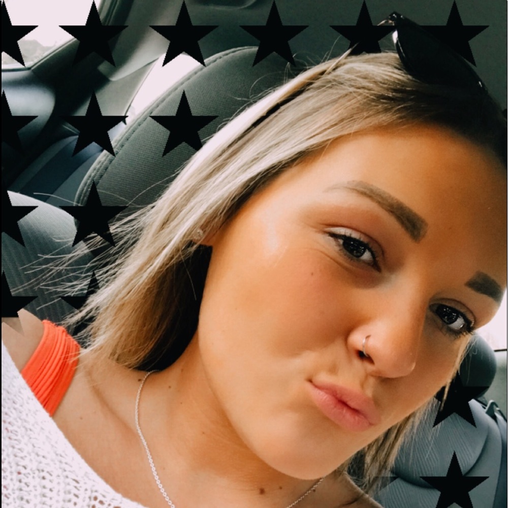 Meet your Posher, Brooke